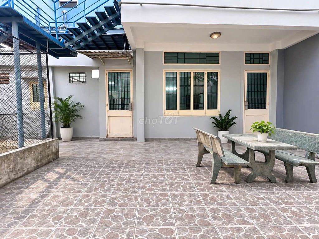 The owner of the rented house has a garden