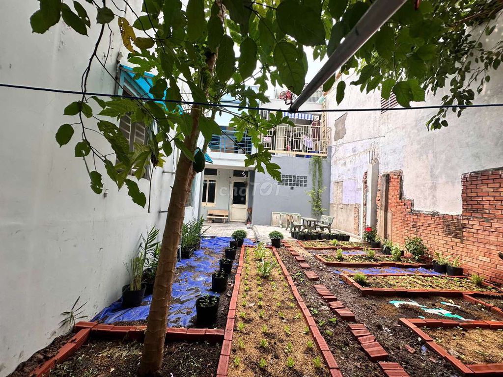The owner of the rented house has a garden