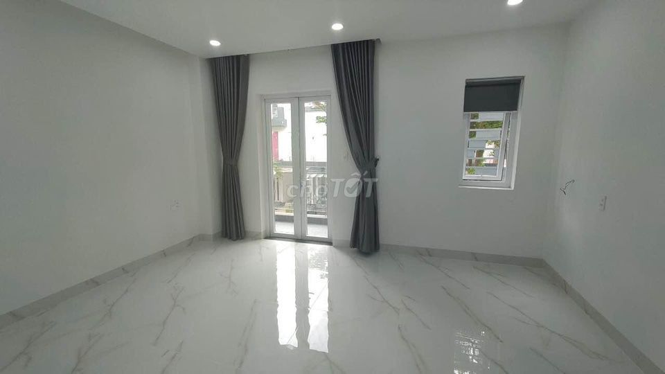 Rent a three-story bedroom near Global Bilbao.