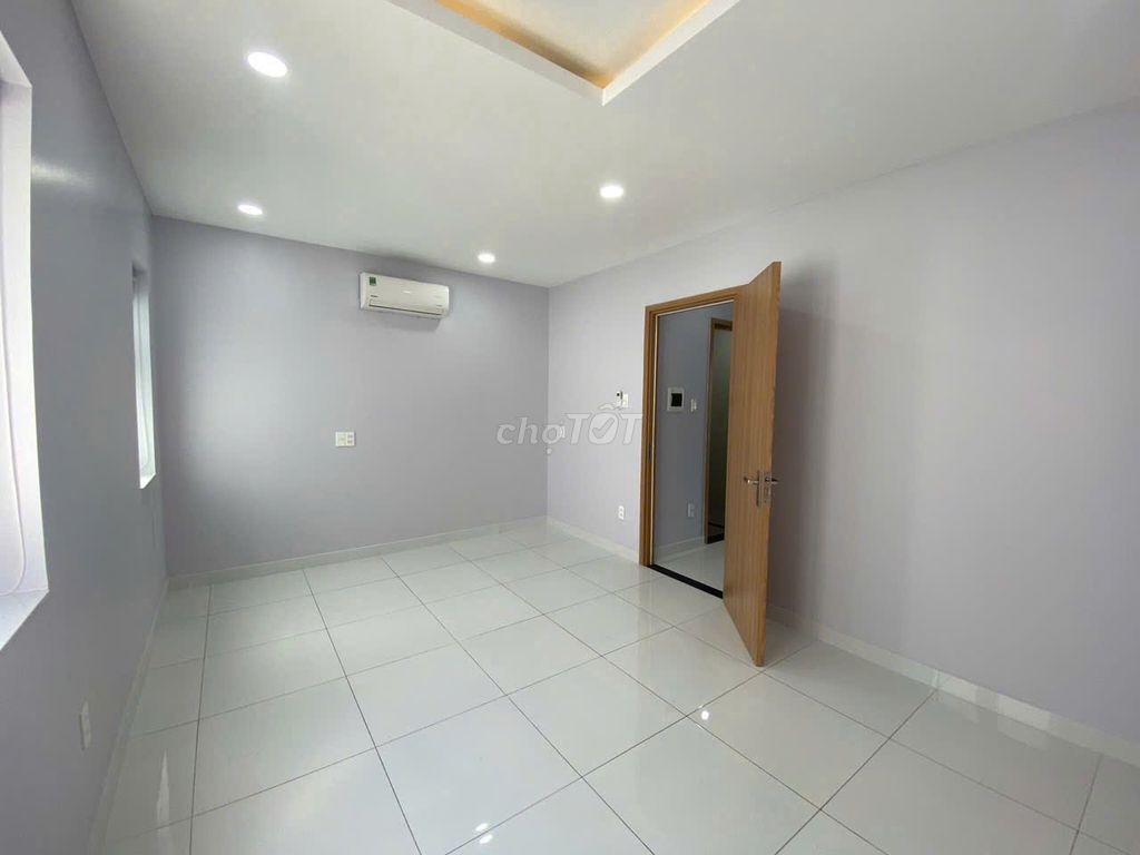 Rent a three-story bedroom near Global Bilbao.