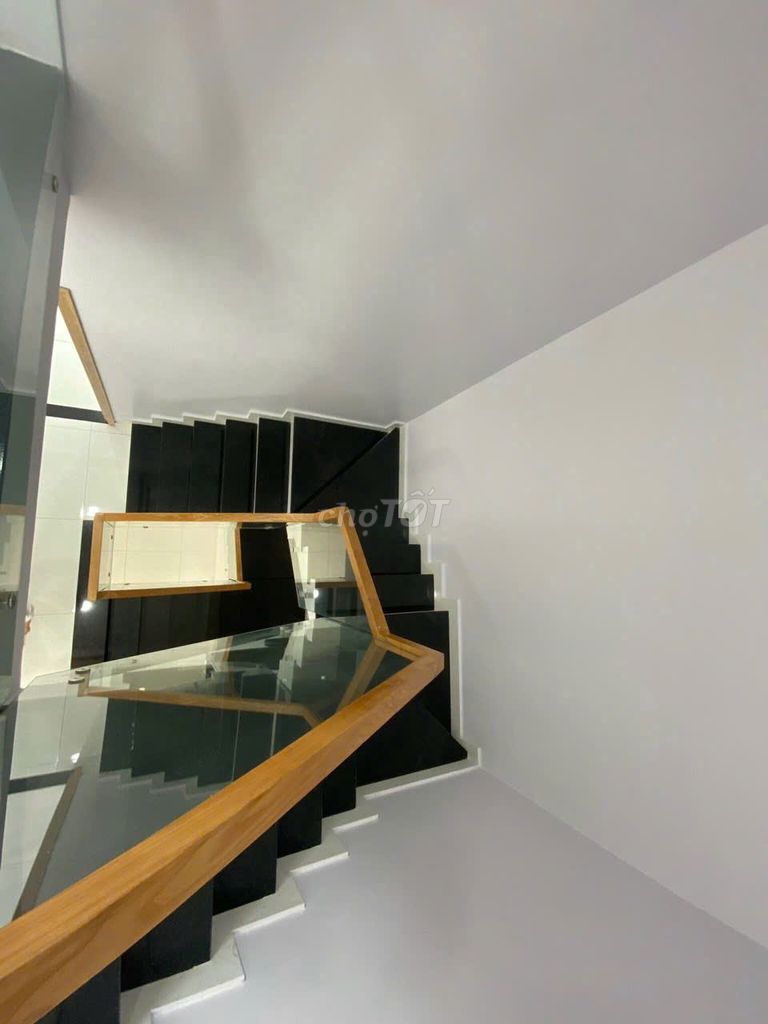 Rent a three-story bedroom near Global Bilbao.