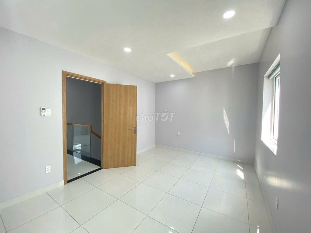Rent a three-story bedroom near Global Bilbao.