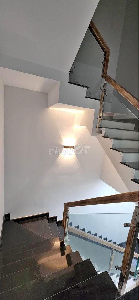 Rent a three-story bedroom near Global Bilbao.