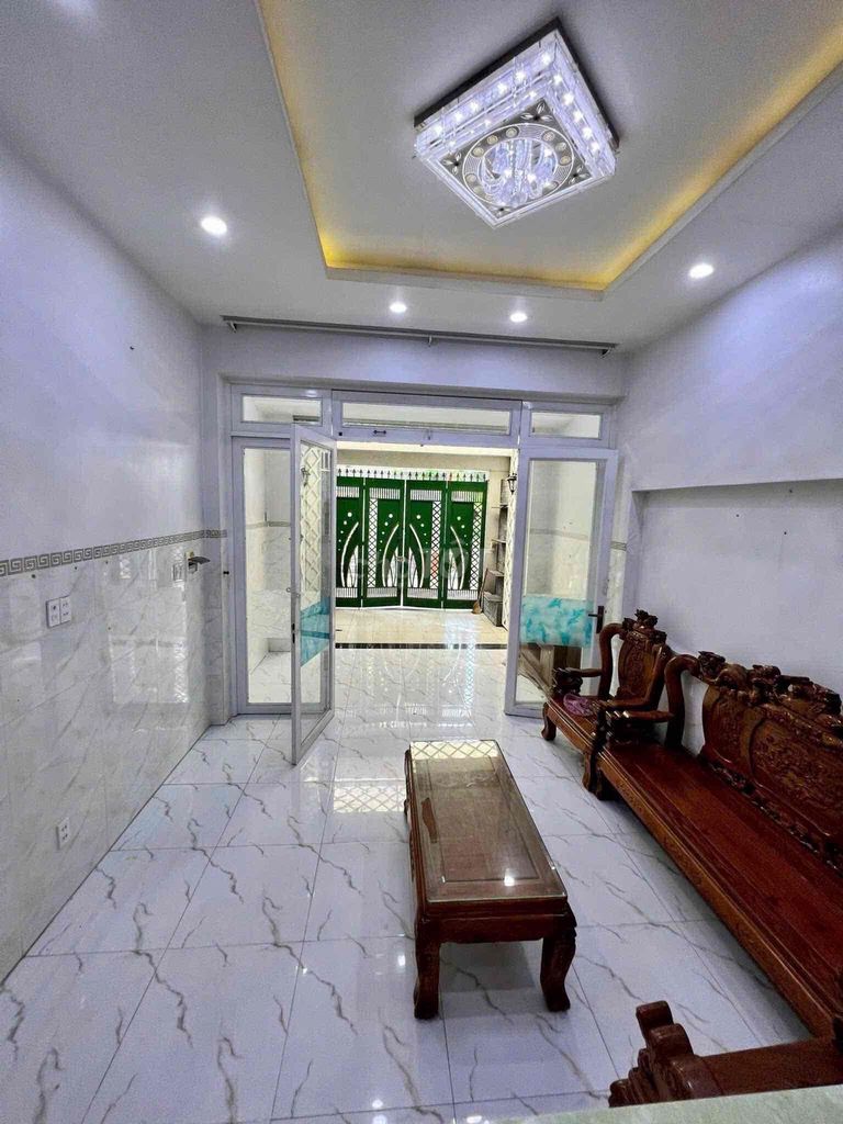 4th floor P. Linh Đông near the east boundary, interior, orthodontist.
