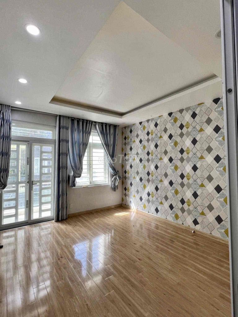 4th floor P. Linh Đông near the east boundary, interior, orthodontist.