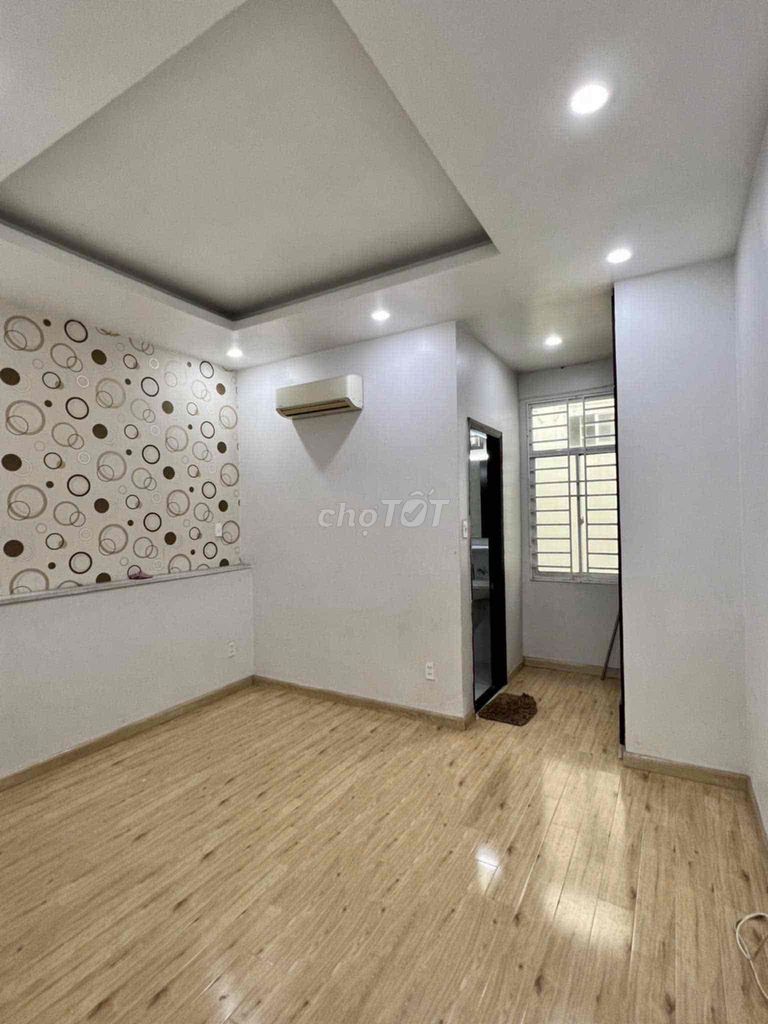 4th floor P. Linh Đông near the east boundary, interior, orthodontist.