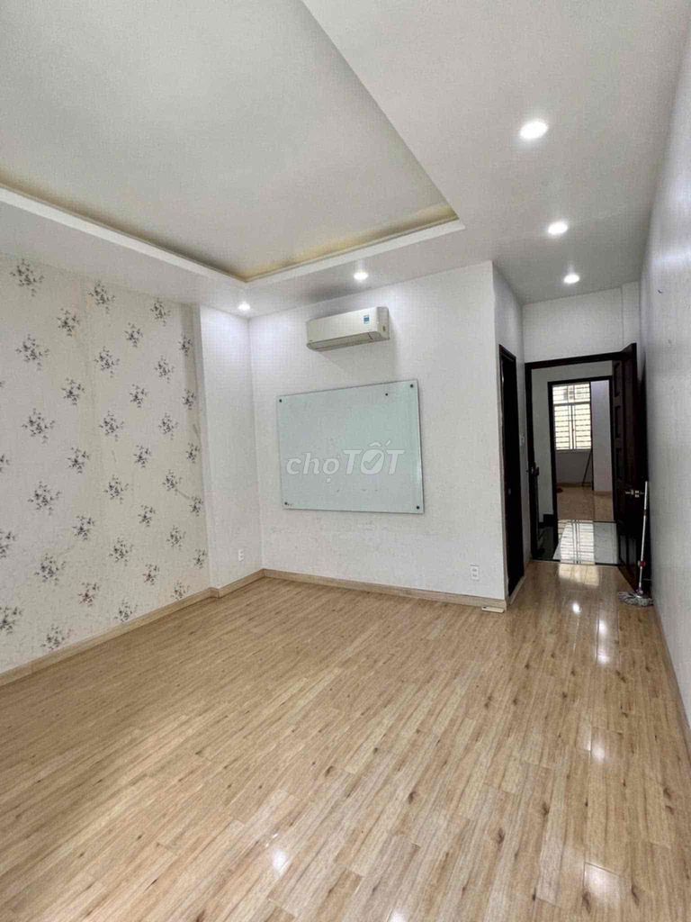 4th floor P. Linh Đông near the east boundary, interior, orthodontist.