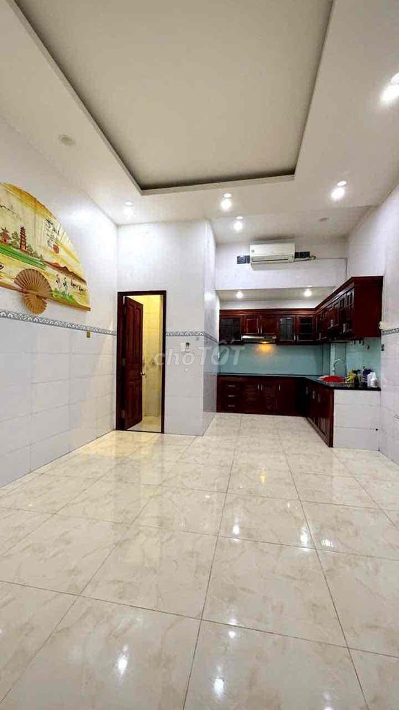 4th floor P. Linh Đông near the east boundary, interior, orthodontist.