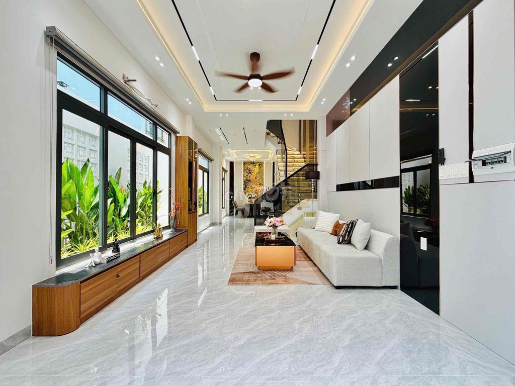 Rent a full interior house near the school of literature, cn four, Q. the ore