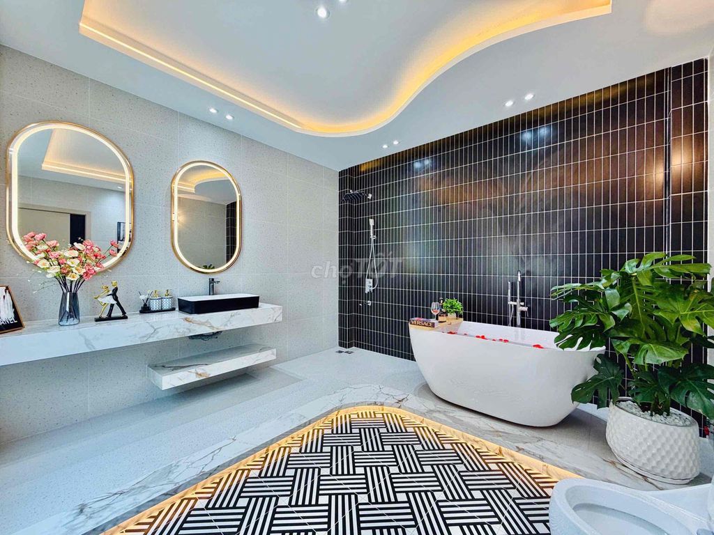 Rent a full interior house near the school of literature, cn four, Q. the ore