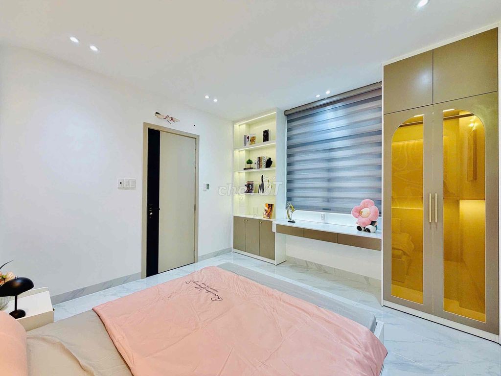 Rent a full interior house near the school of literature, cn four, Q. the ore