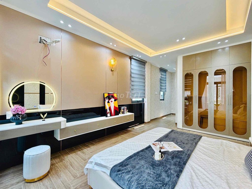 Rent a full interior house near the school of literature, cn four, Q. the ore