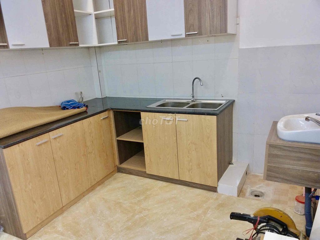 4 x10 m 1st floor (2 bedroom 2 toilets) 4 meters down. Đình Nghi Xuân. Bình Tân