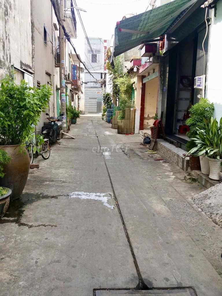 4 x10 m 1st floor (2 bedroom 2 toilets) 4 meters down. Đình Nghi Xuân. Bình Tân