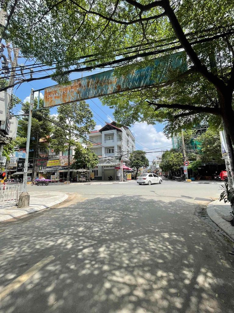 Rent a front house on số 9 residence into multiple food areas 4 x 18 meters