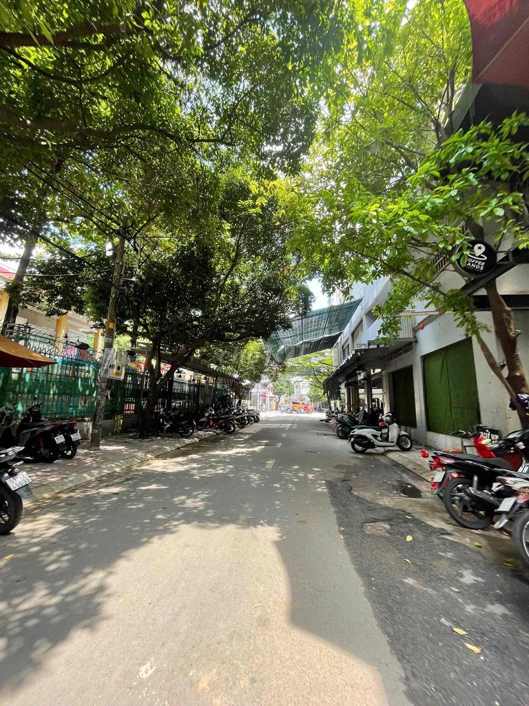Rent a front house on số 9 residence into multiple food areas 4 x 18 meters