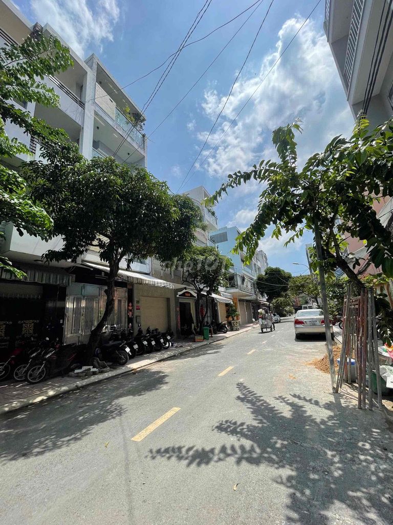 Rent a front house on số 9 residence into multiple food areas 4 x 18 meters