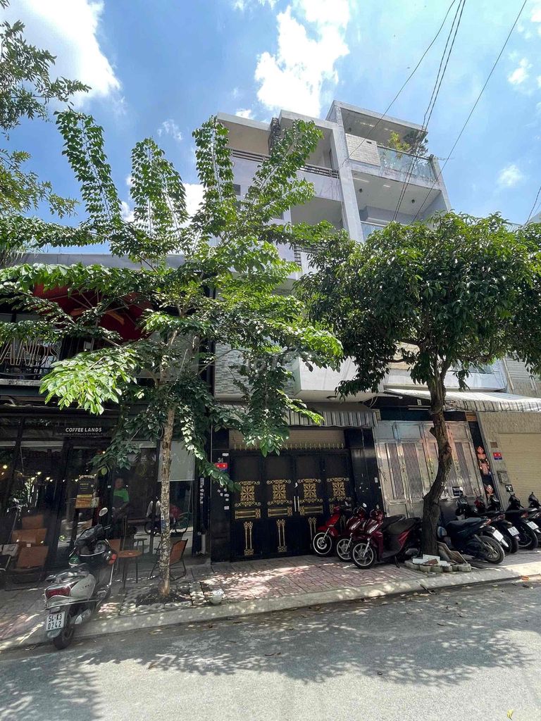 Rent a front house on số 9 residence into multiple food areas 4 x 18 meters