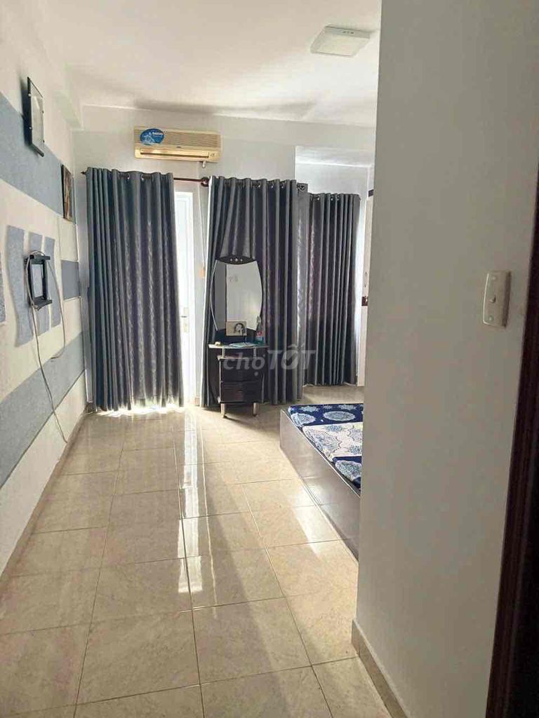 Rent a front house on số 9 residence into multiple food areas 4 x 18 meters
