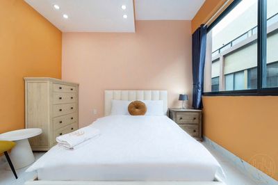 Rent the new nice service apartment in The Global City.