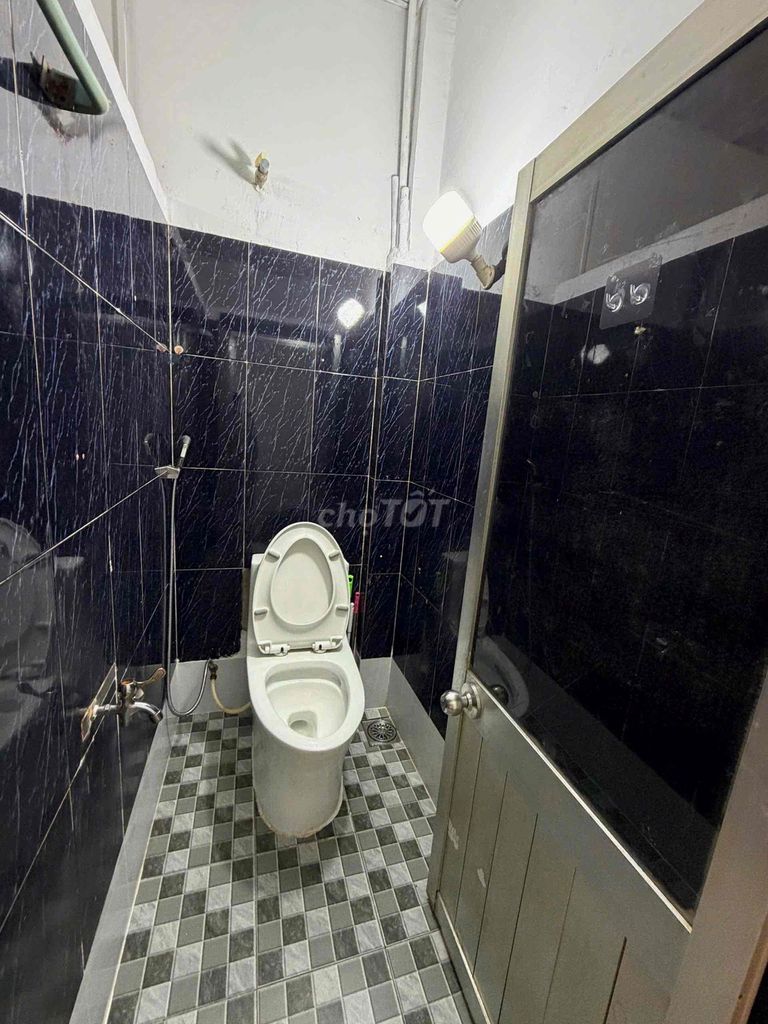 New motel - private toilet - no brokership