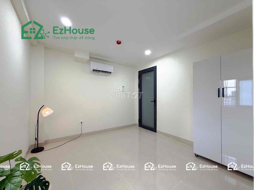 A million-dollar advance, new mini building. 300 meters.