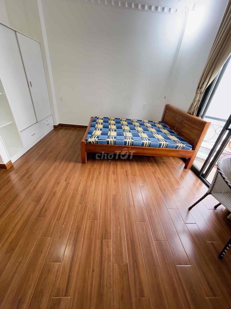 The new 24 meters, clean, nice, V. Roomed, with the big balcony opening up to t.