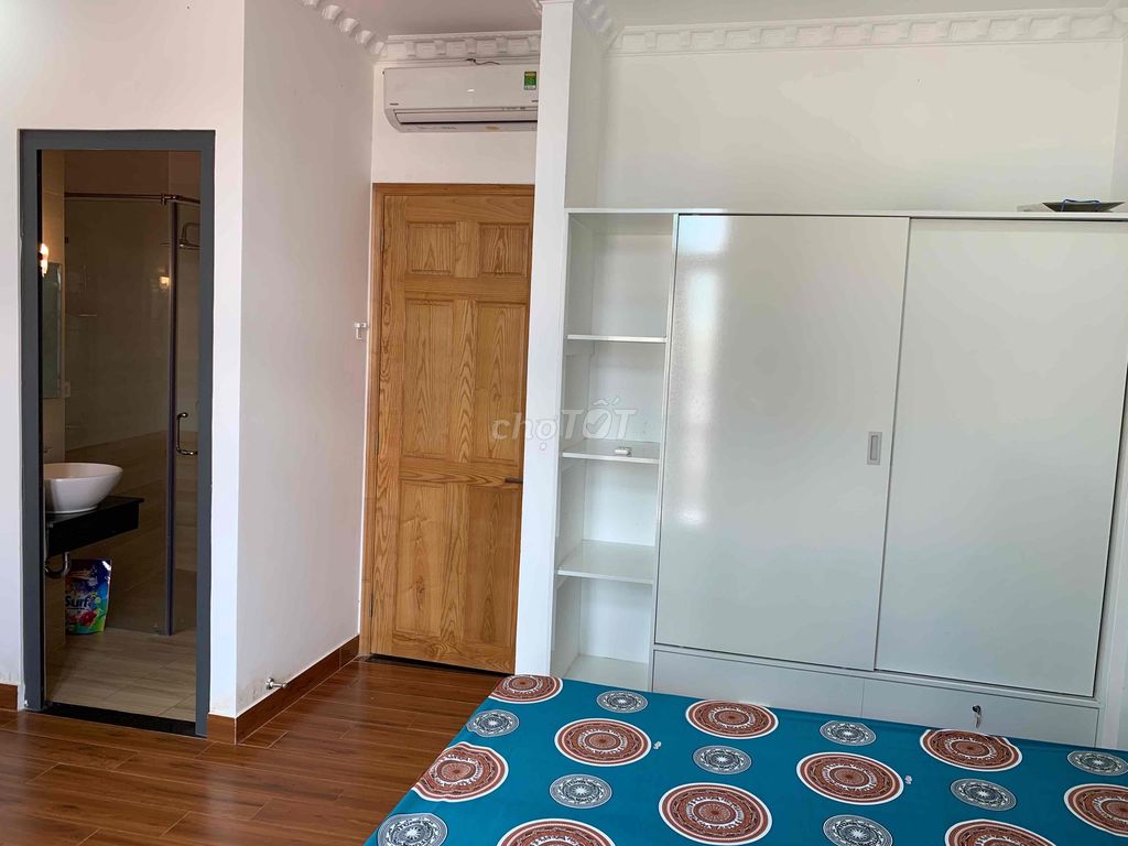 The new 24 meters, clean, nice, V. Roomed, with the big balcony opening up to t.