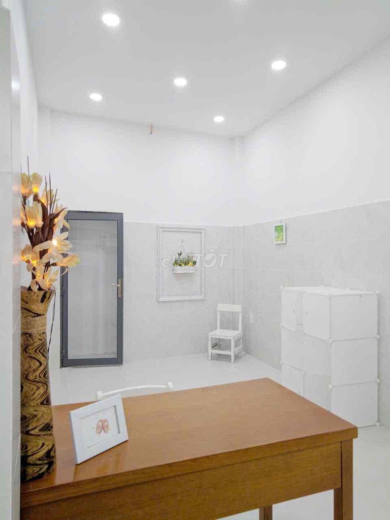 Rent the beautiful new house Phú Nhuận, 1 st floor 1st floor, plus guard, rooftop