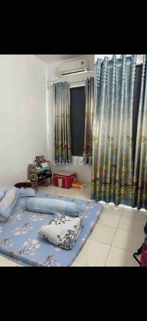 Three bedrooms, two clean toilets, clear.