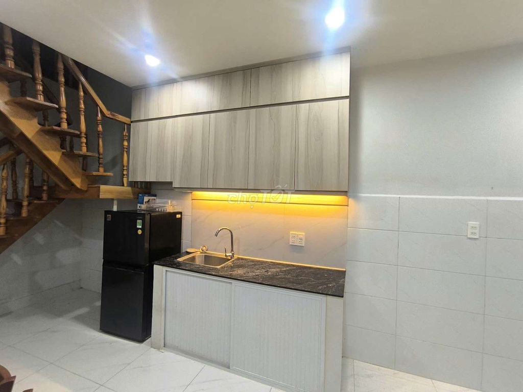 Rent the entire building 20 yards of Hoàng Diệu.
