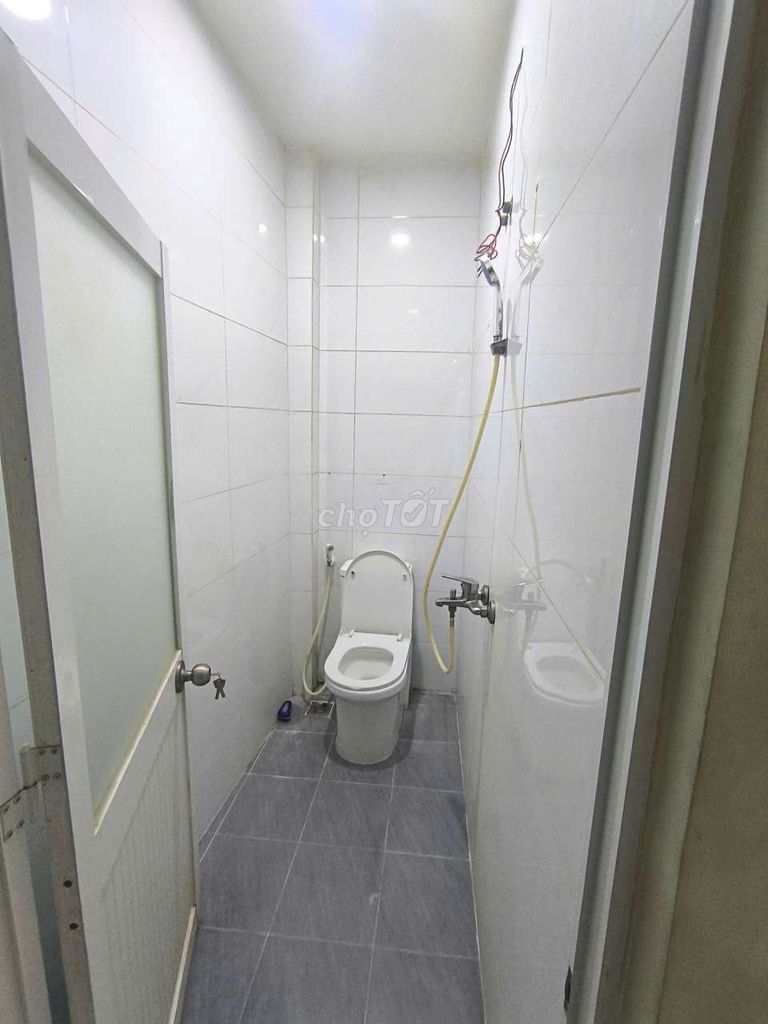 Rent the entire building 20 yards of Hoàng Diệu.