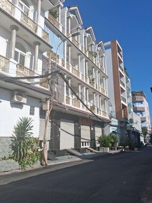The four-and-a-half floors are brand-new. 12-foot plastic alleys, exhausted martial arts and AAv.
