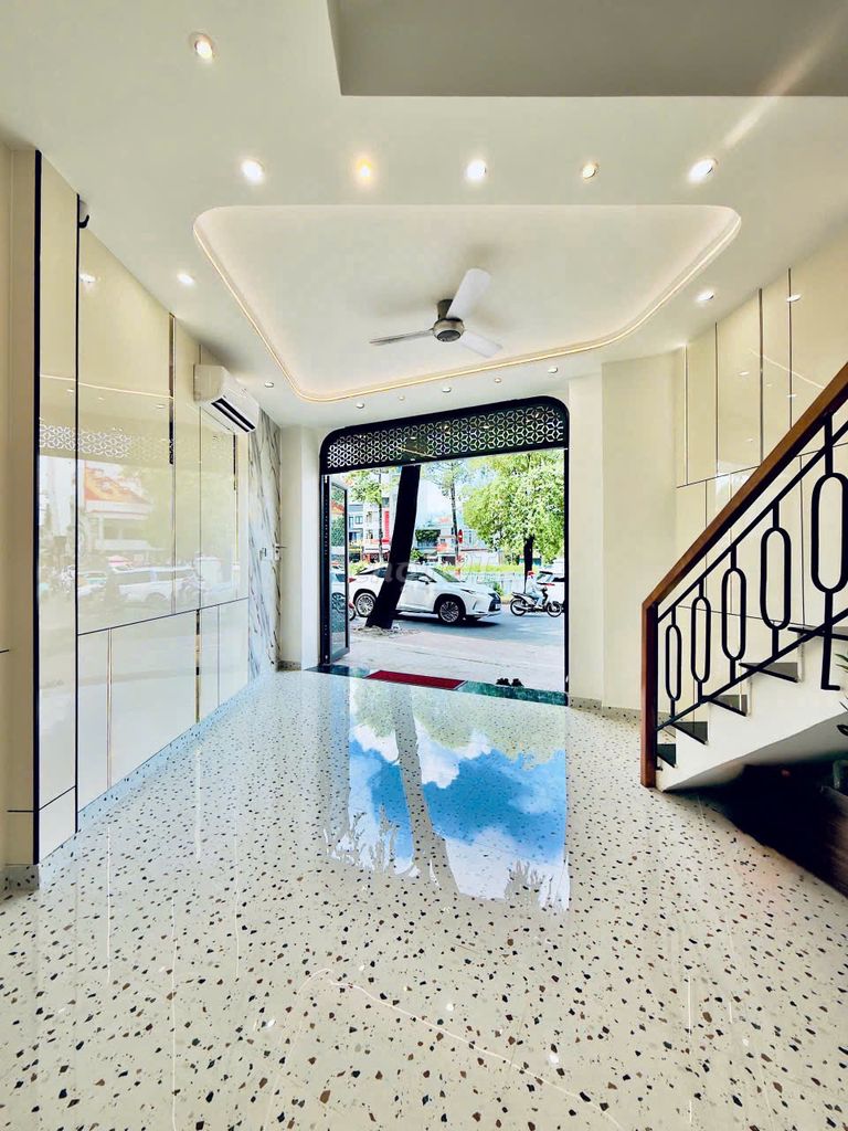 Rents 1054 Trường Sa, District 3 – 4 stories, full interior - 30 million