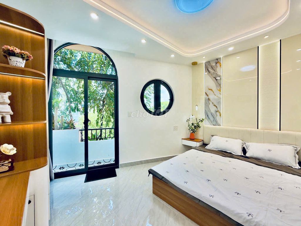Rents 1054 Trường Sa, District 3 – 4 stories, full interior - 30 million