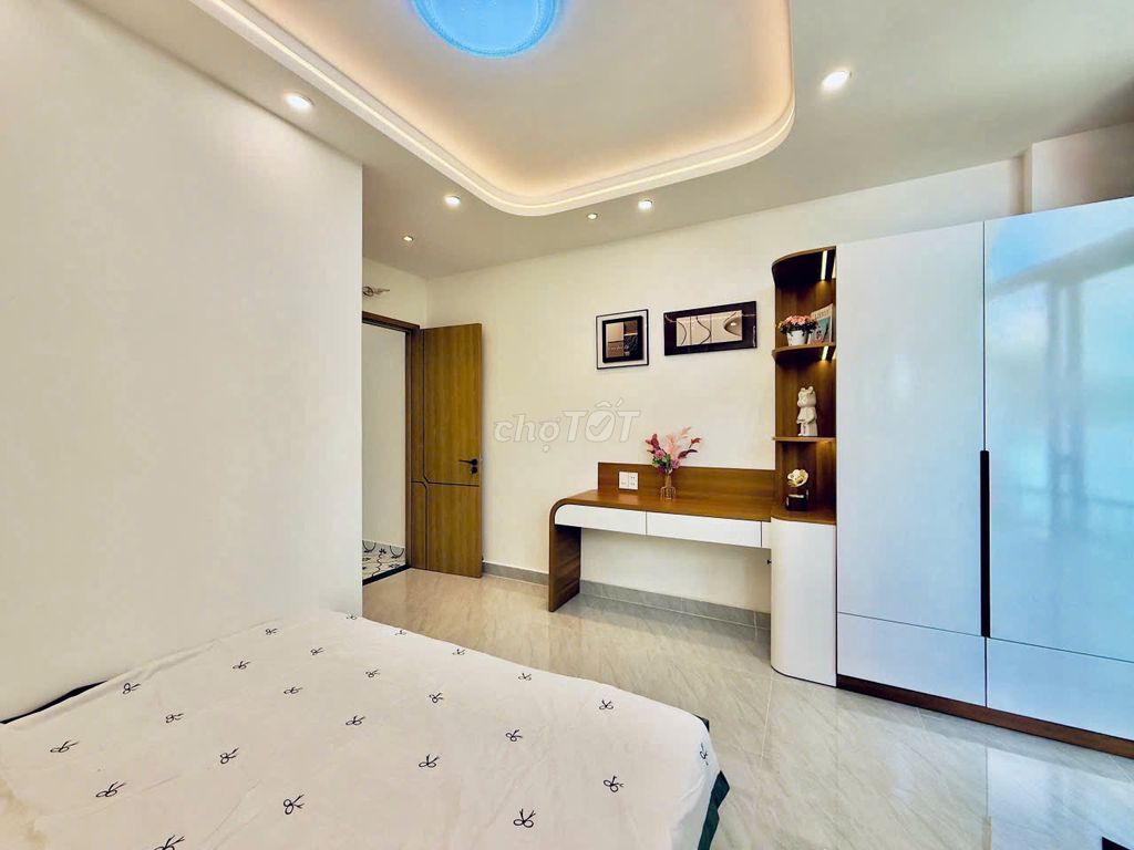 Rents 1054 Trường Sa, District 3 – 4 stories, full interior - 30 million