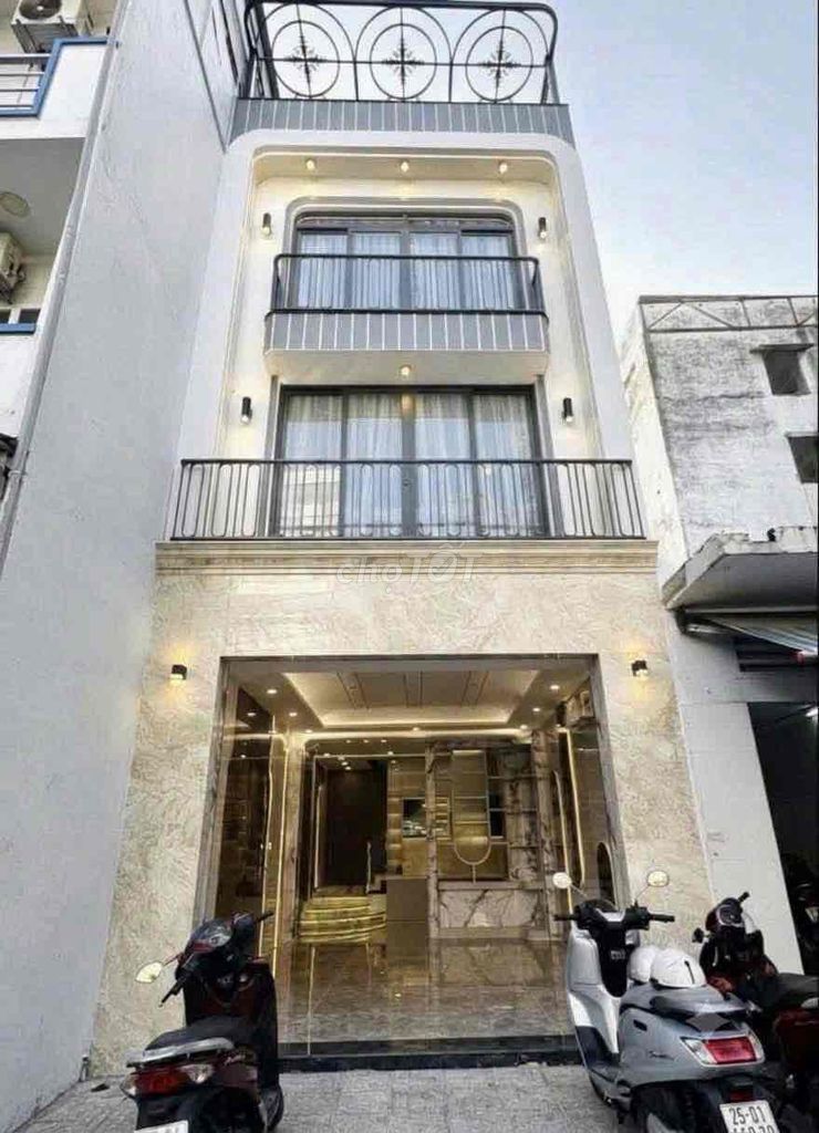 4 floors a.k.a. Lê Văn Thọ Gò Vấp.