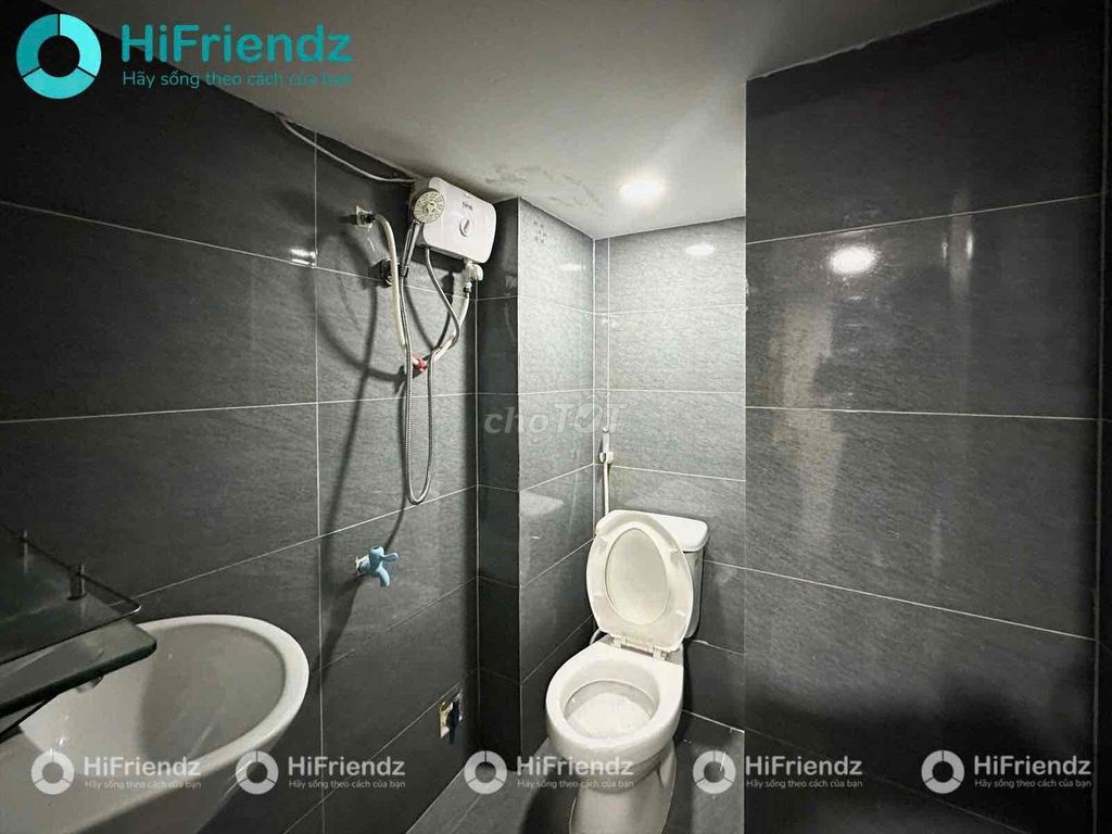 Rent a full interior - sky window five P rides from college