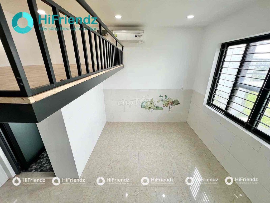 The guard room is in Nguyễn Thái Sơn.