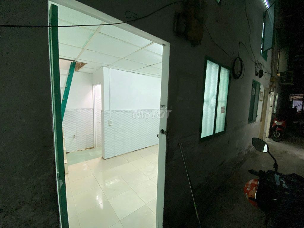 Rooms are rented at 1041 spring ceilings, room is prepared for 2-3 people.