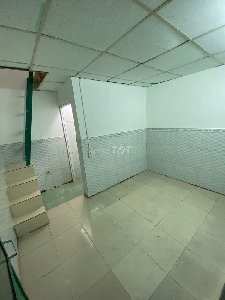 Rooms are rented at 1041 spring ceilings, room is prepared for 2-3 people.