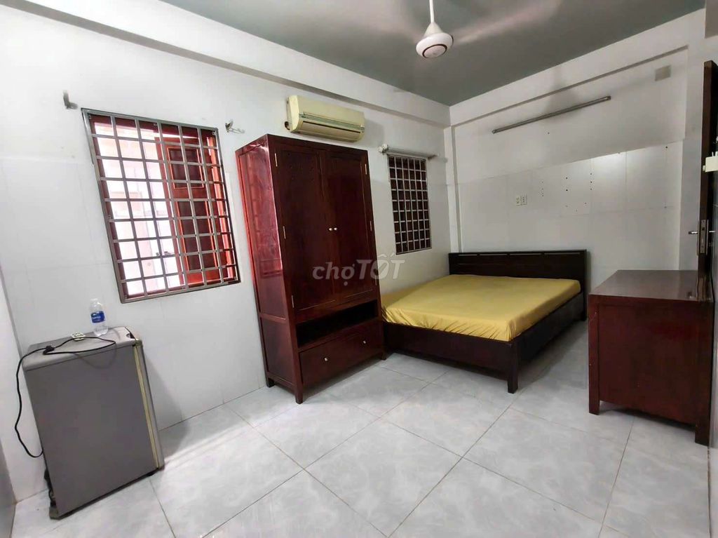 Room Full Seven. Five million a month. 20 meters2. At Kadc Himm Lam. P Tân Hưng. District 7
