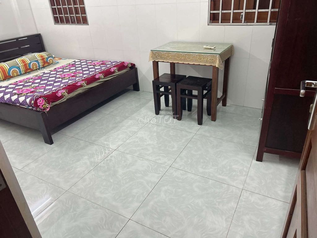 Room Full Seven. Five million a month. 20 meters2. At Kadc Himm Lam. P Tân Hưng. District 7