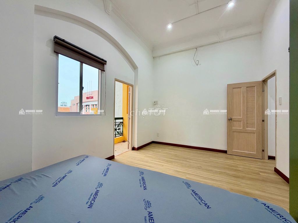 One bedroom. A balcony living room. A good laundry.