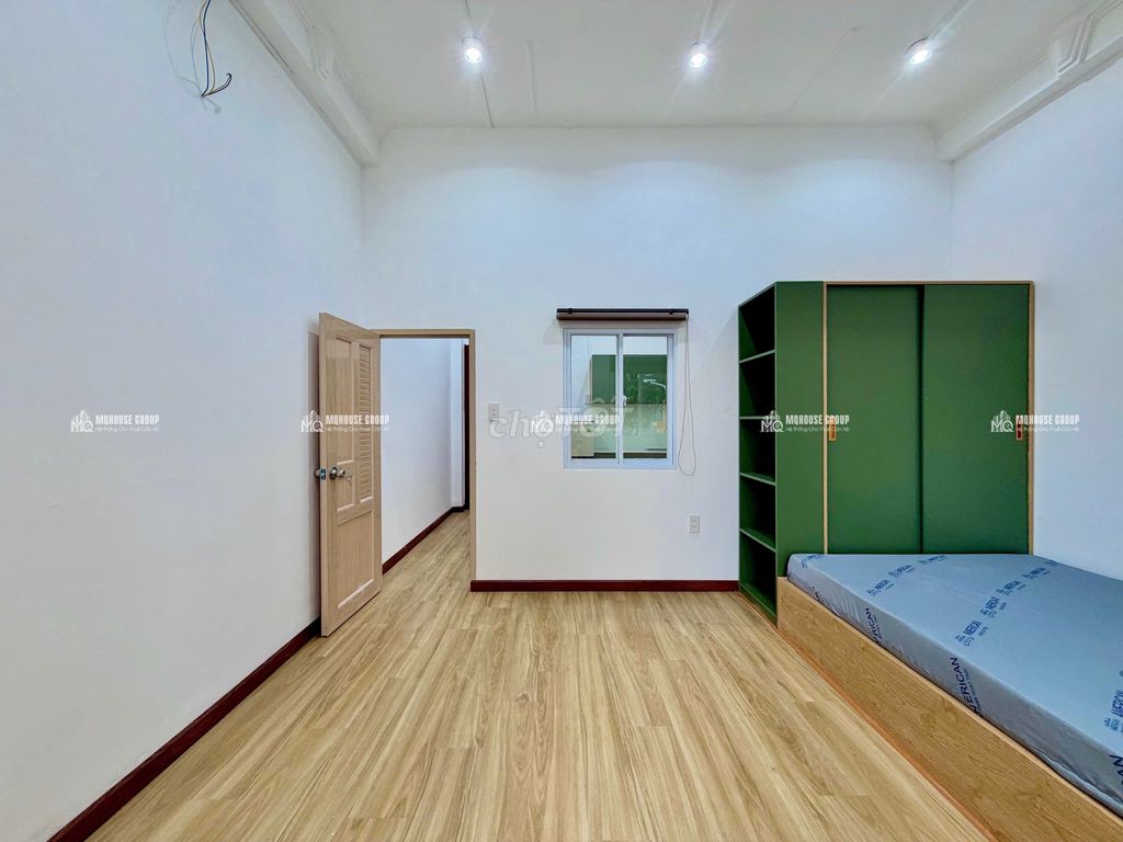 One bedroom. A balcony living room. A good laundry.