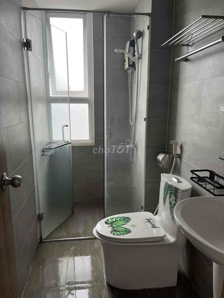 Rent the Citisoho apartment. Two bedrooms. Two full-on toilets. Seven million a month.
