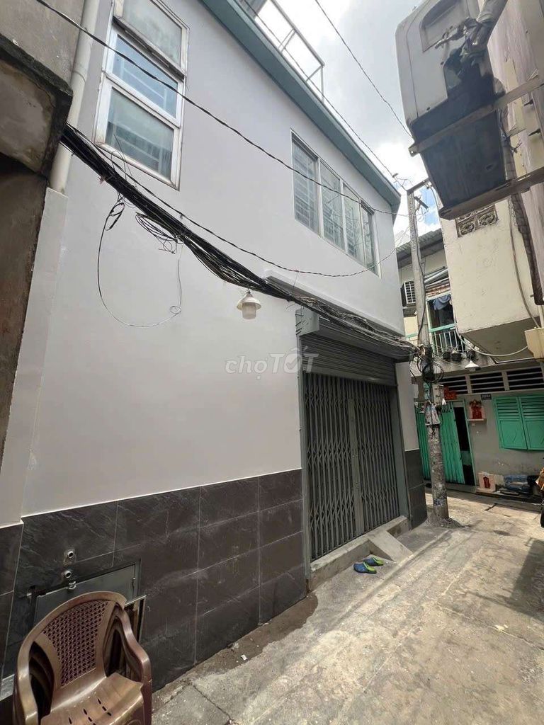 We'll rent out the square root two stories. Just over 10 million. Bà Hạt Street. Kadokawa 9. District 10