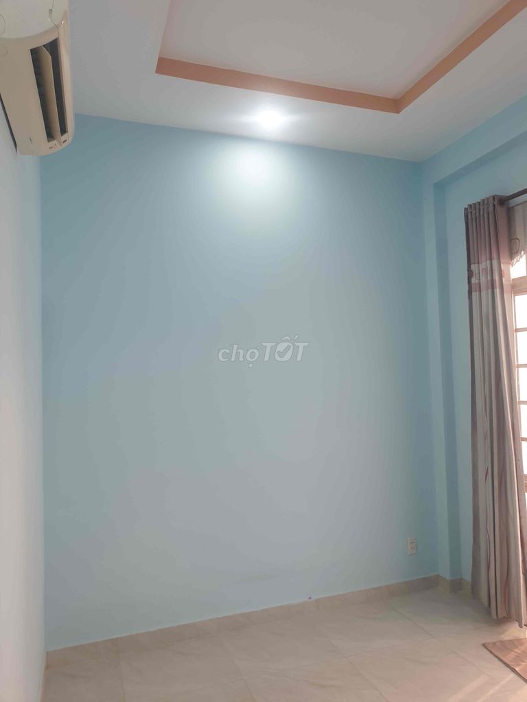 Rent the entire apartment. 1 st floor. 102 Lã Xuân Oai. 9th.