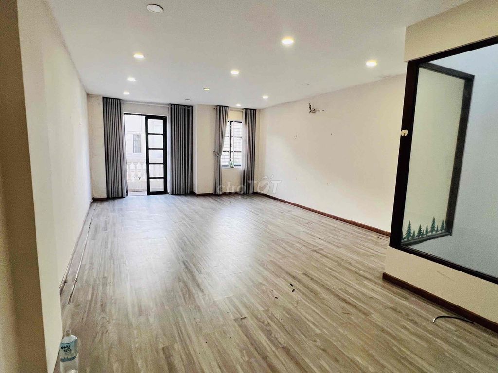 Rent a house with a city hall with a hillland parks Gò Vấp–1 vault + 4 stories.