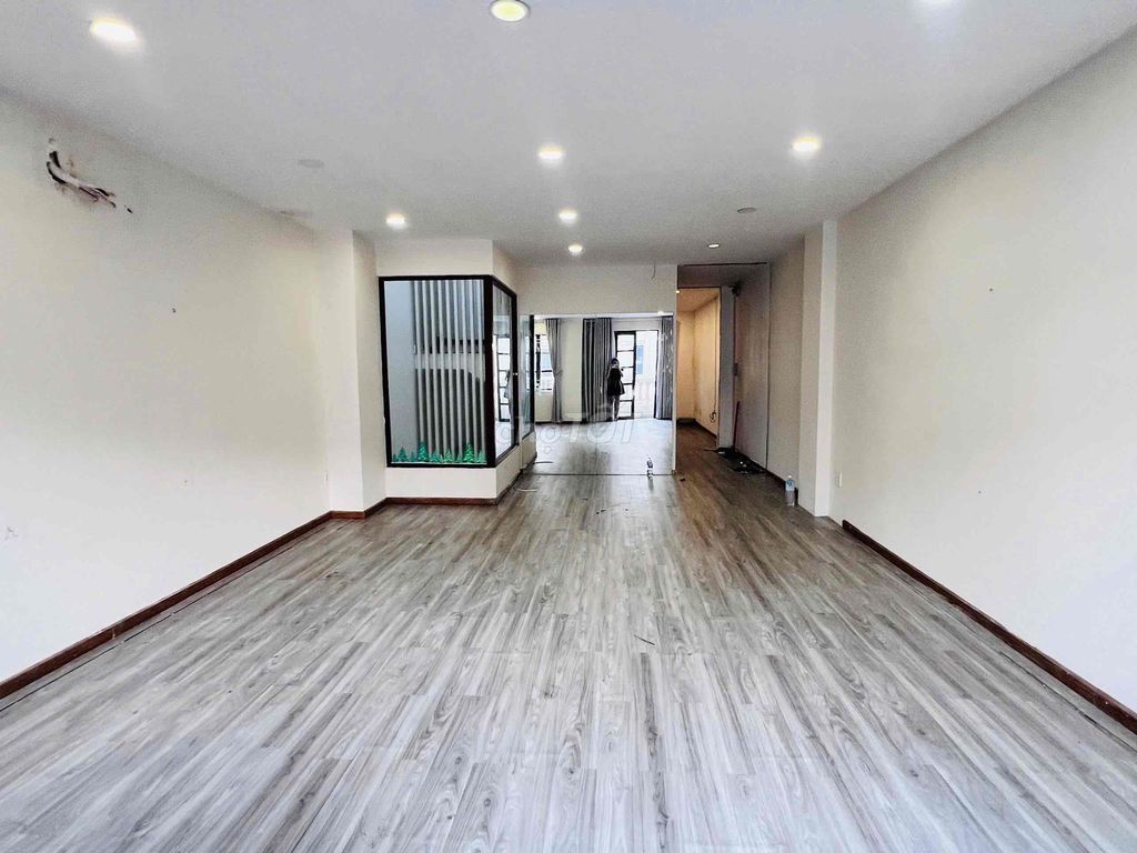 Rent a house with a city hall with a hillland parks Gò Vấp–1 vault + 4 stories.